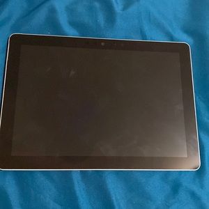 Selling tablet/laptop perfect condition only used 4 times no bugs or anything